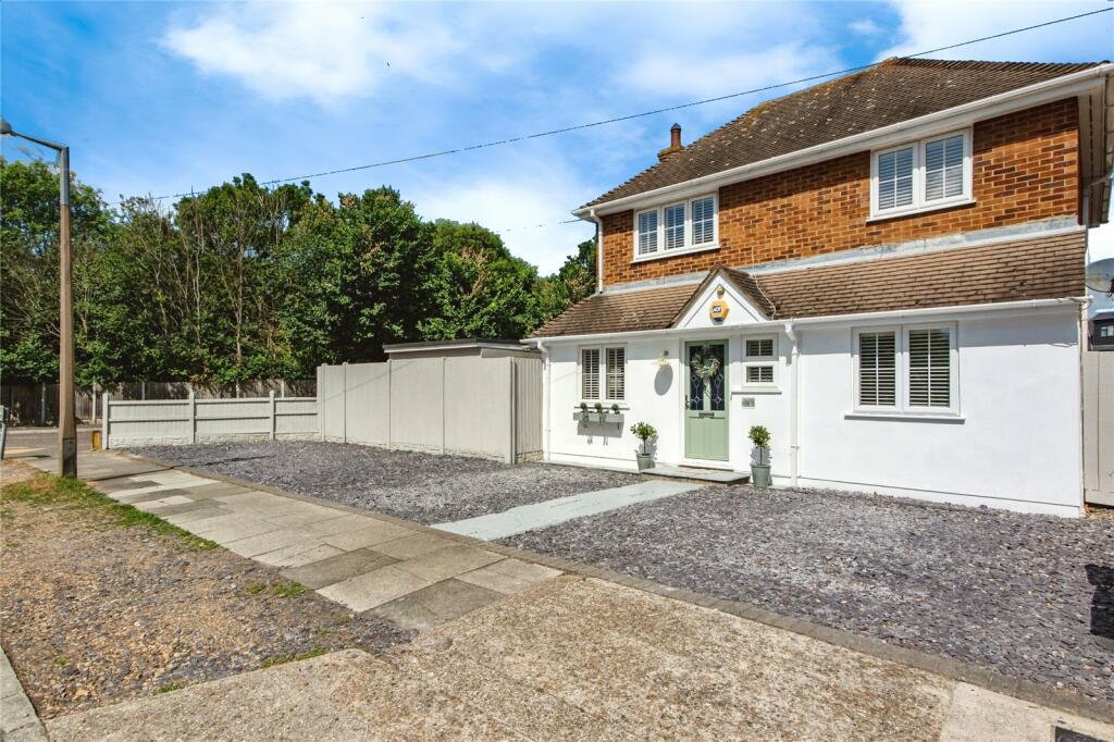 3 bedroom detached house for sale in Cresthill Avenue, Grays, Essex, RM17