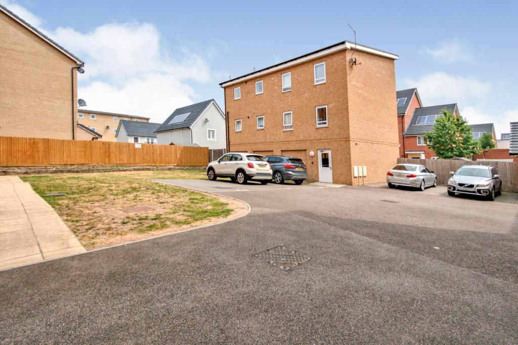2 bedroom flat for sale in Gumley Road, Grays, Thurrock, Essex, RM20
