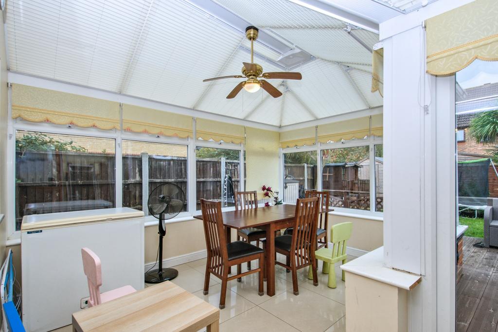 4 bedroom end of terrace house for sale in Argent Street, Grays