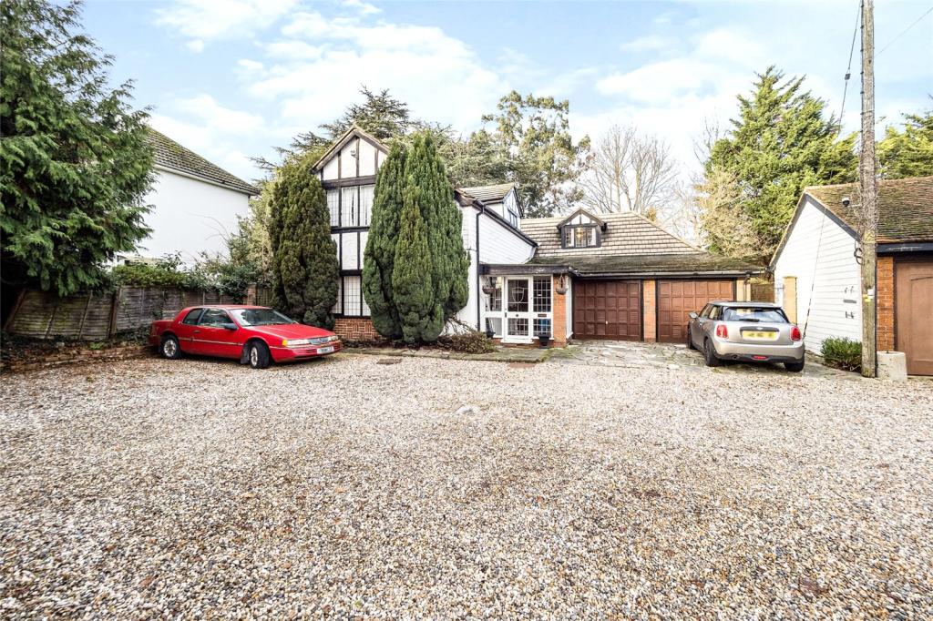 4 bedroom detached house for sale in Ockendon Road, Upminster, RM14