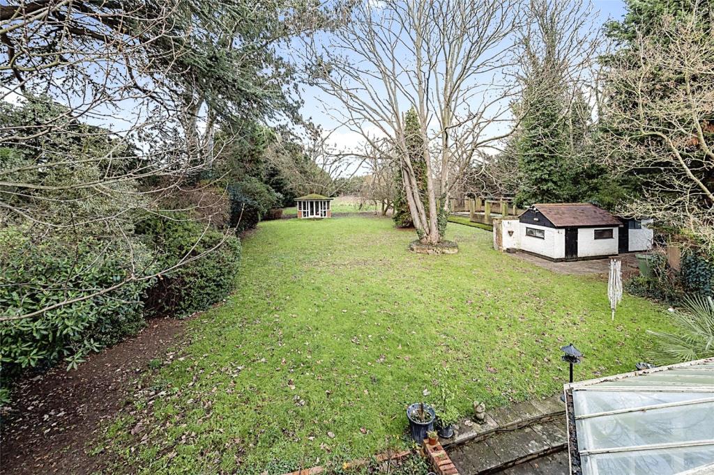 4 bedroom detached house for sale in Ockendon Road, Upminster, RM14