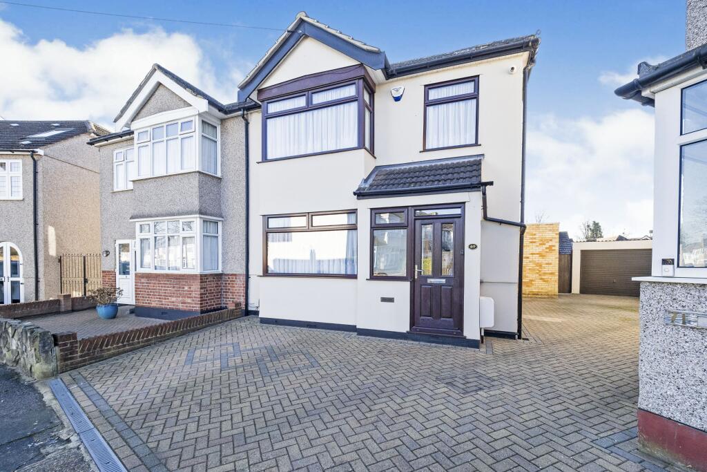 3 bedroom semidetached house for sale in Link Way, Hornchurch, RM11