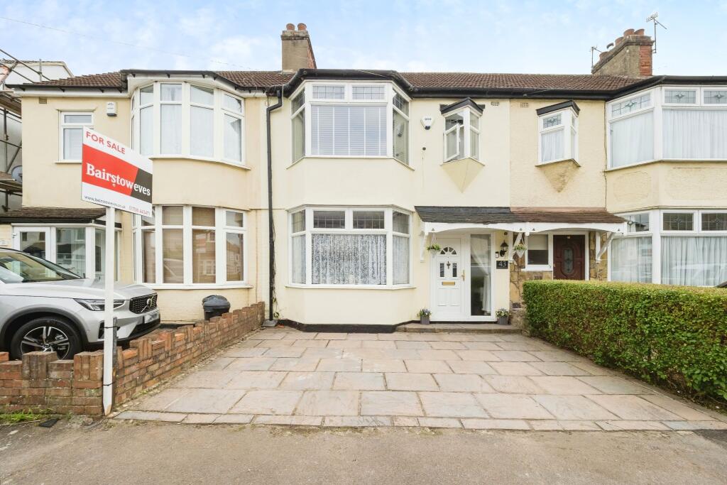 3 bedroom terraced house for sale in Stafford Avenue, Hornchurch, RM11