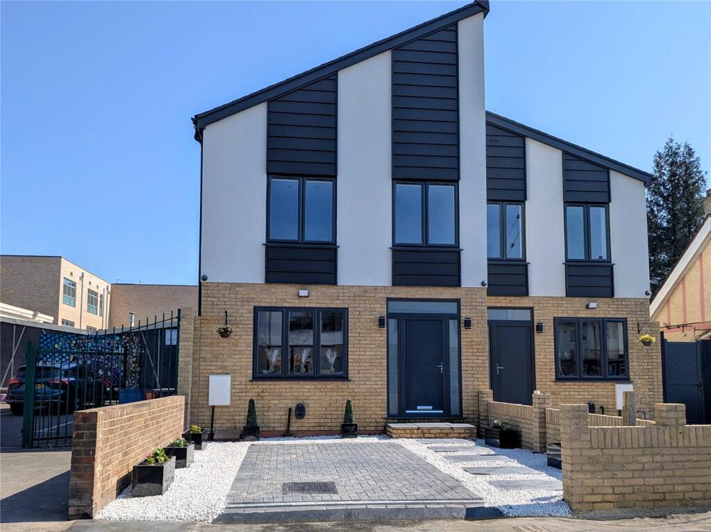 Main image of property: South Street, Rainham, RM13