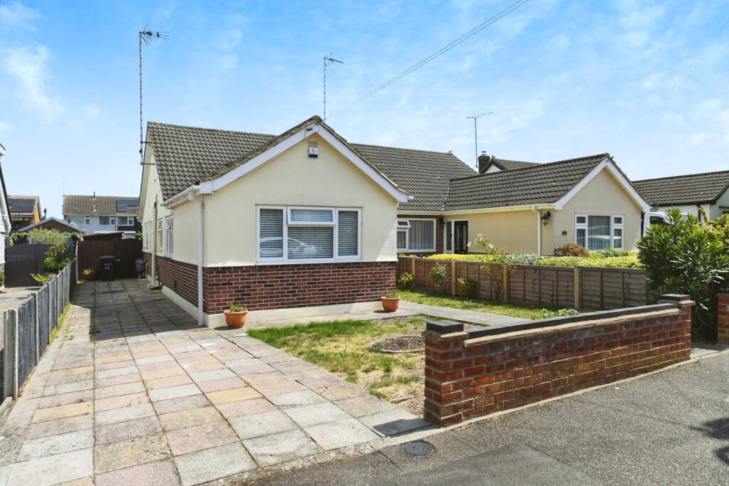 Main image of property: Grovewood Avenue, LEIGH-ON-SEA, Essex, SS9