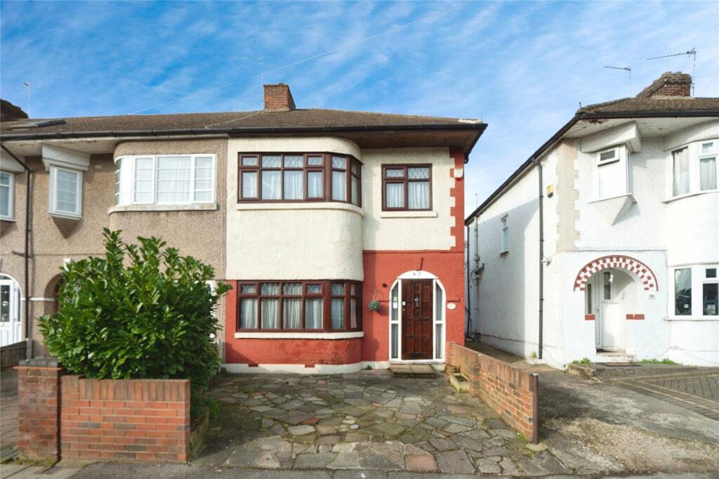 3 bedroom end of terrace house for sale in Jarrow Road, Romford, RM6