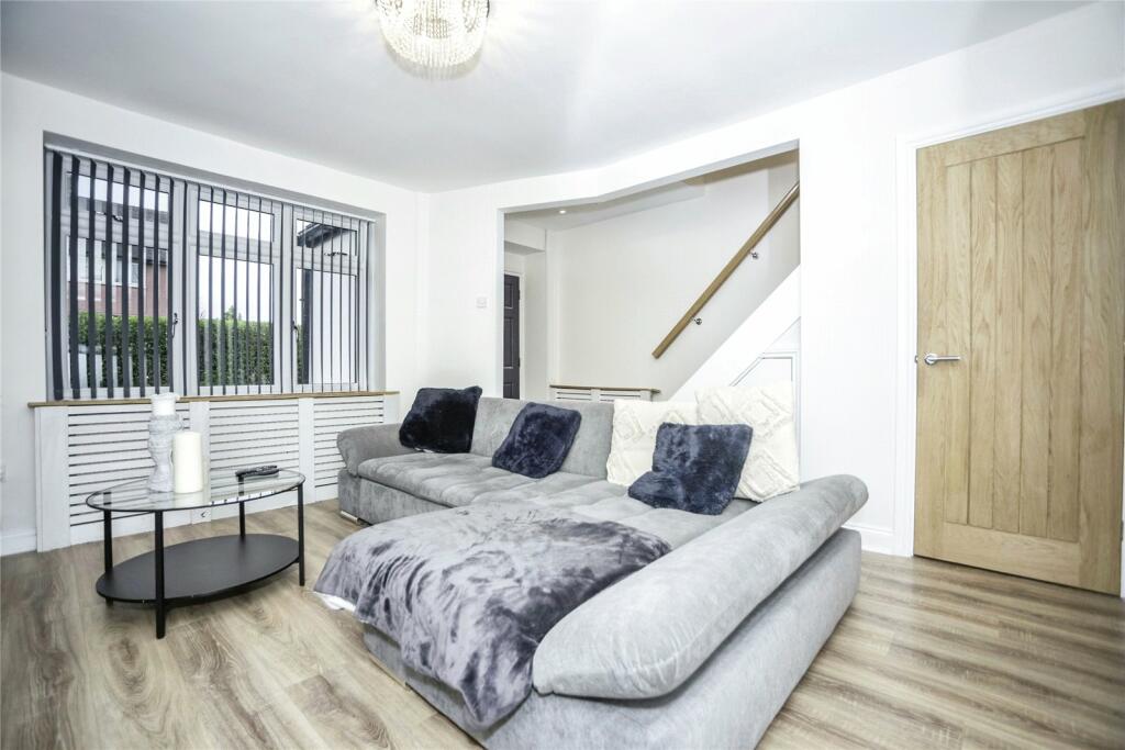 3 bedroom end of terrace house for sale in Teviot Avenue, Aveley, South