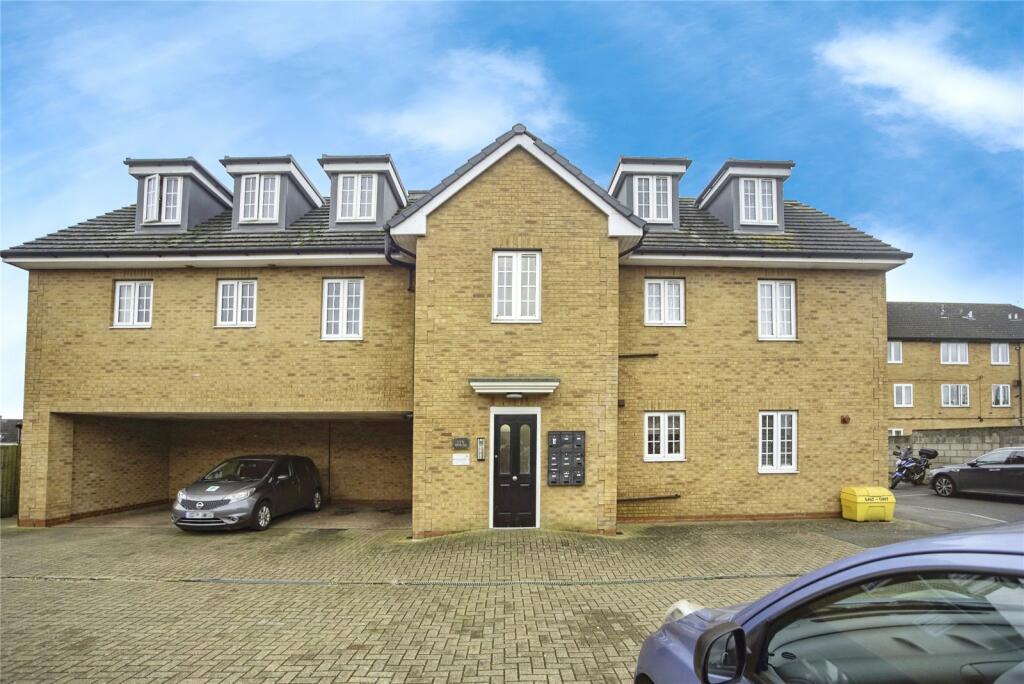 1 bedroom flat for sale in Lyn House, High Street, South Ockendon, Essex, RM15