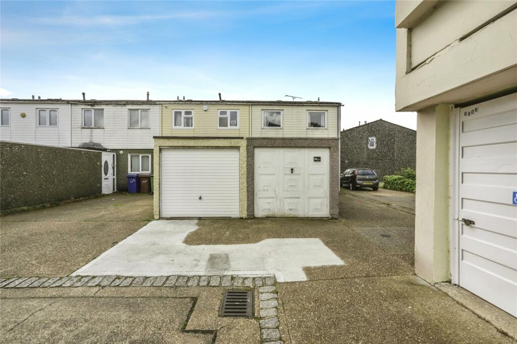 3 bedroom end of terrace house for sale in Mayflower Close, South