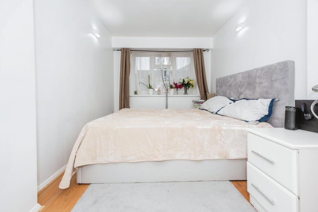 Main image of property: Centurion Way, PURFLEET-ON-THAMES, Essex, RM19