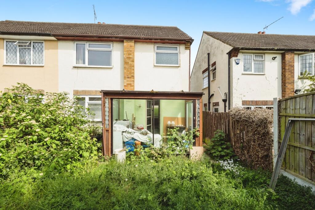 Main image of property: Crescent Way, Aveley, South Ockendon, RM15