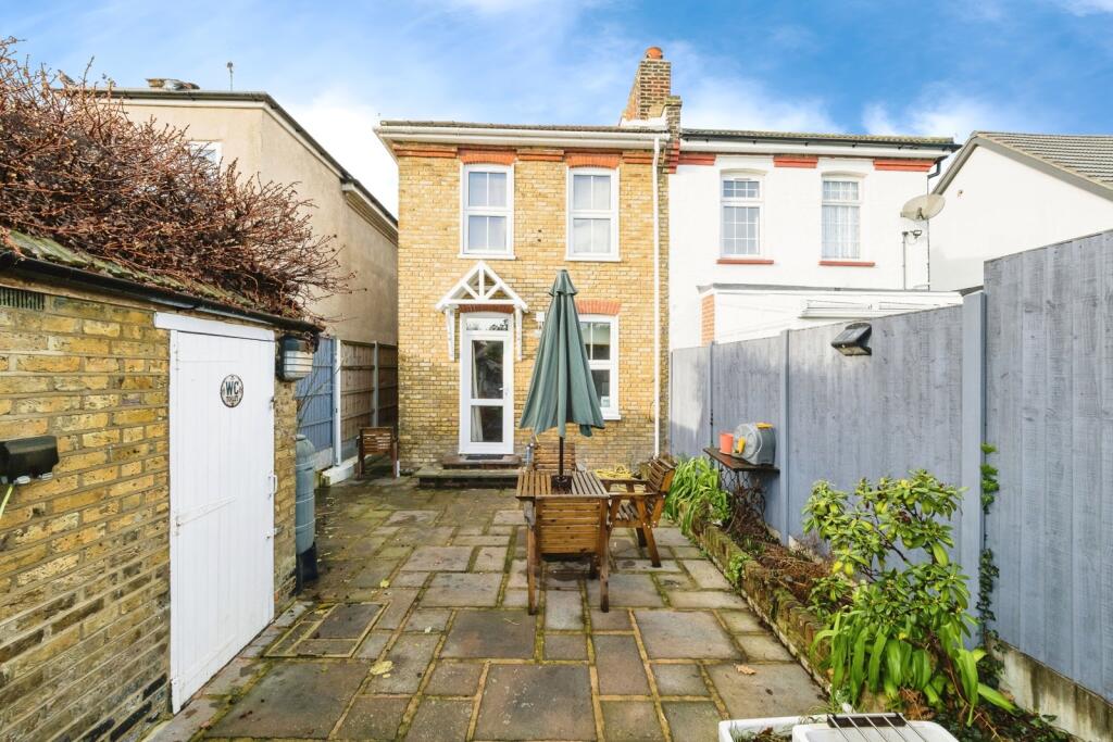 Main image of property: South Road, South Ockendon, Essex, RM15