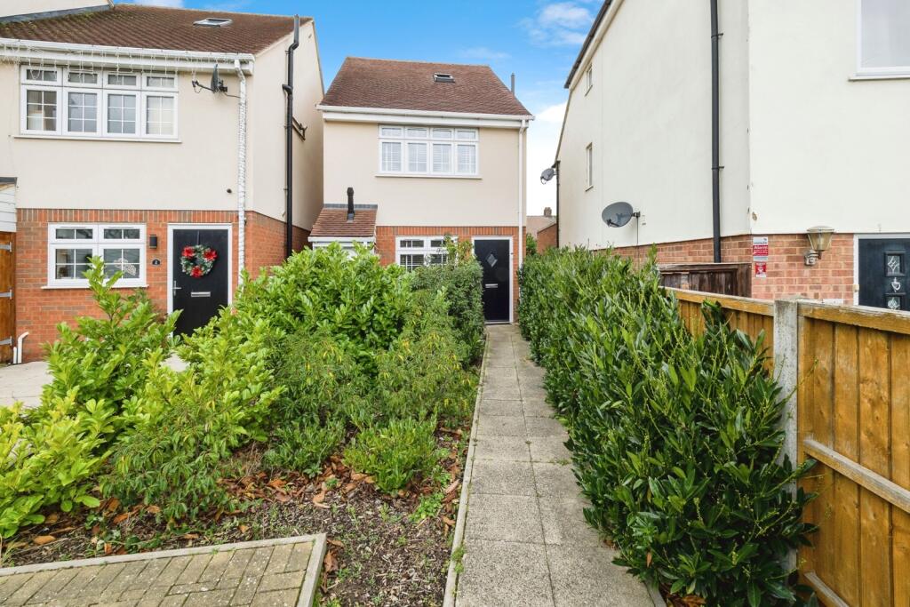 Main image of property: Rose Gardens, South Road, South Ockendon, Essex, RM15