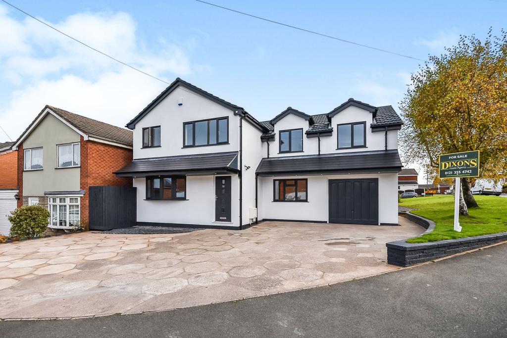 4 bedroom detached house for sale in Lawnswood Avenue, Burntwood