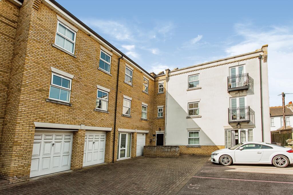 2 bedroom flat for sale in Audley Court, 1 Way, SouthendonSea
