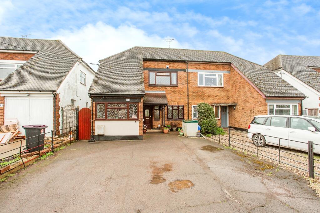 3 bedroom semidetached house for sale in Ashingdon Road, Rochford