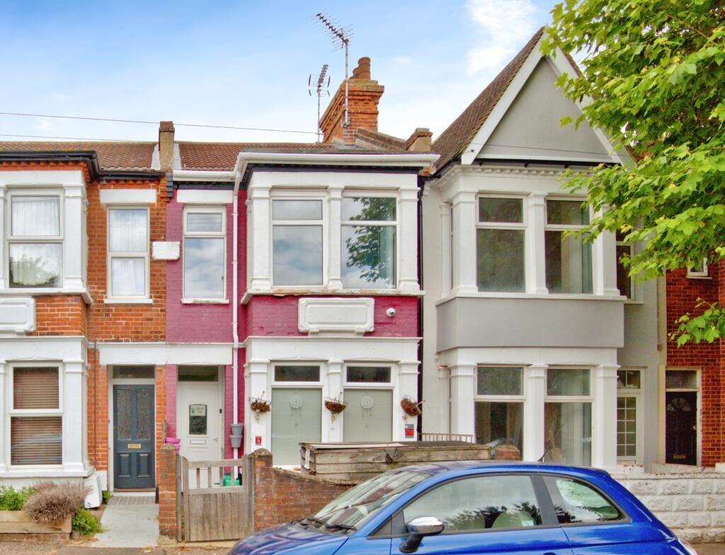 Main image of property: St. Helens Road, Westcliff-on-Sea, Essex, SS0