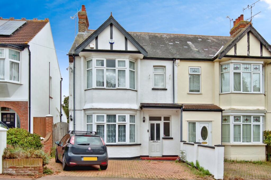 3 bedroom semidetached house for sale in Leamington Road, SOUTHENDON