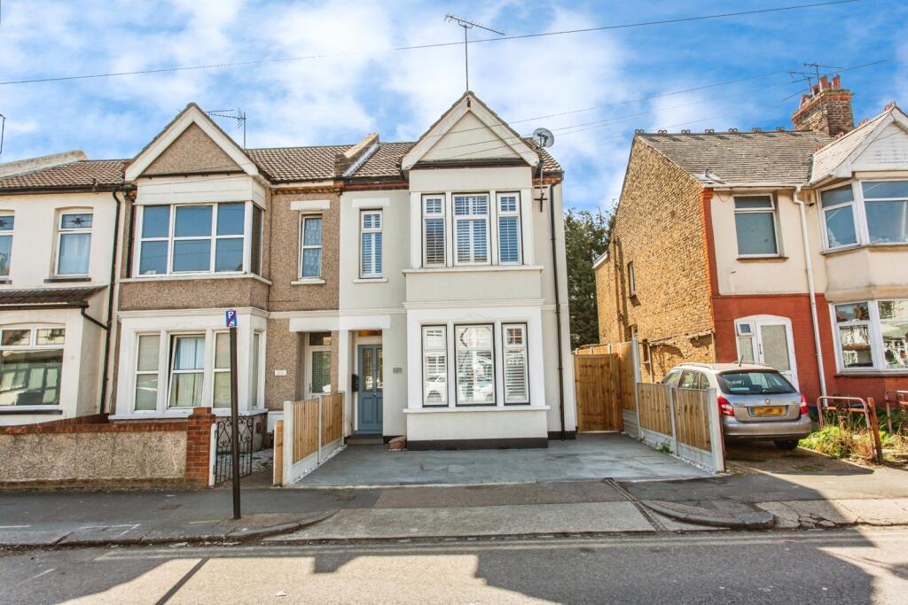 Main image of property: North Avenue, Southend-on-Sea, Essex, SS2