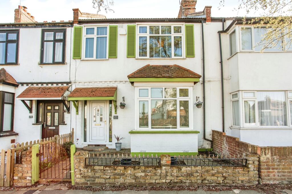 Main image of property: Carlton Avenue, Westcliff-on-Sea, Essex, SS0
