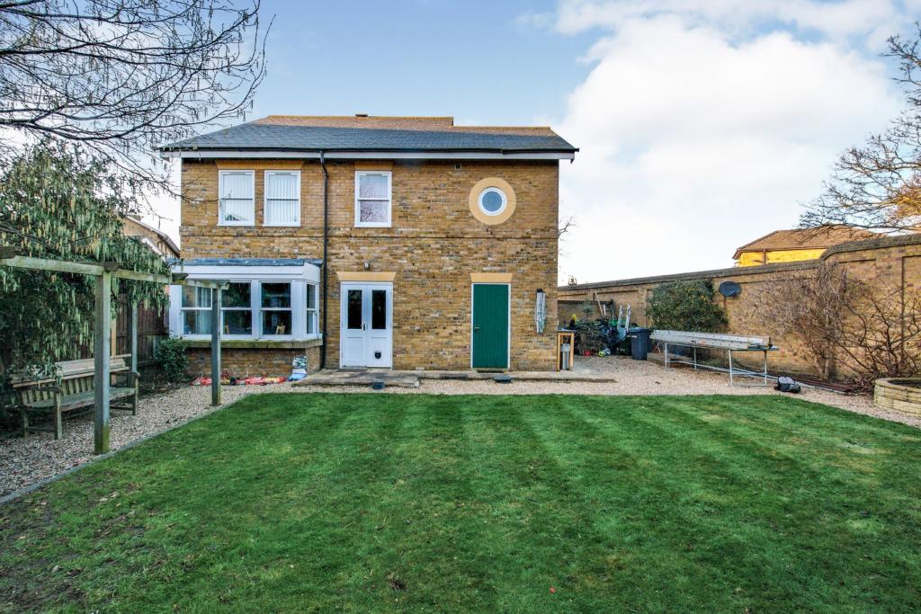 5 bedroom detached house for sale in Horseshoe Crescent, Shoeburyness
