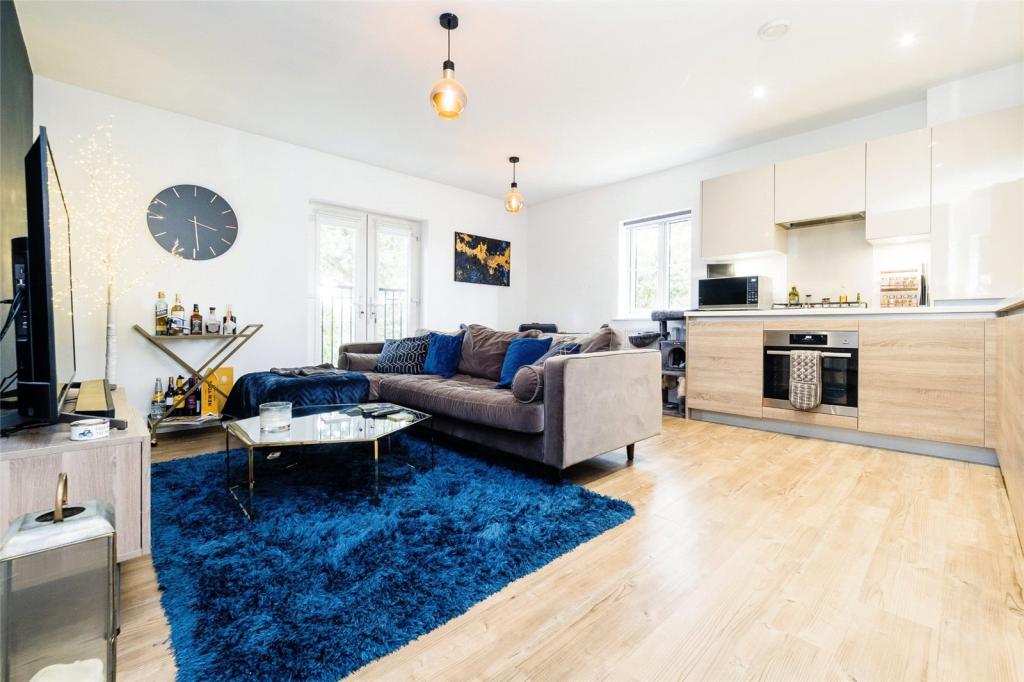 1 bedroom flat for sale in Periwinkle Gardens, Chigwell, IG7
