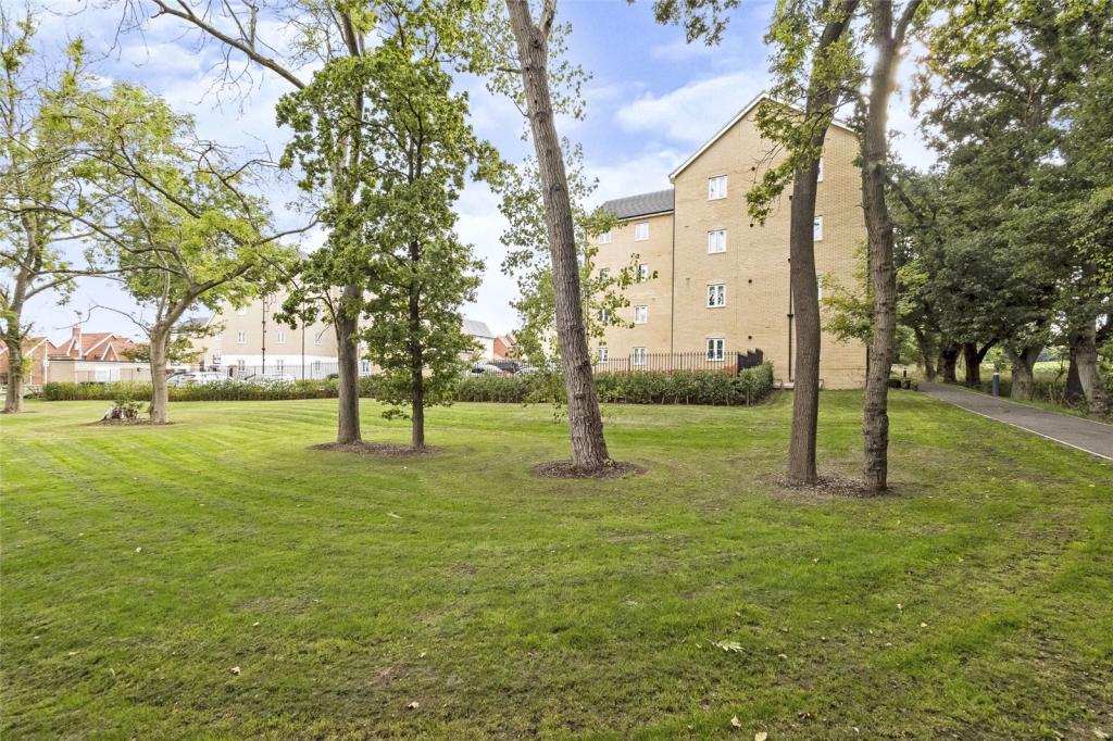 1 bedroom flat for sale in Periwinkle Gardens, Chigwell, IG7