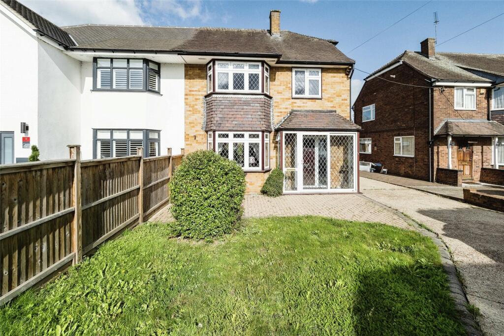 3 bedroom semidetached house for sale in London Road, Abridge, Romford