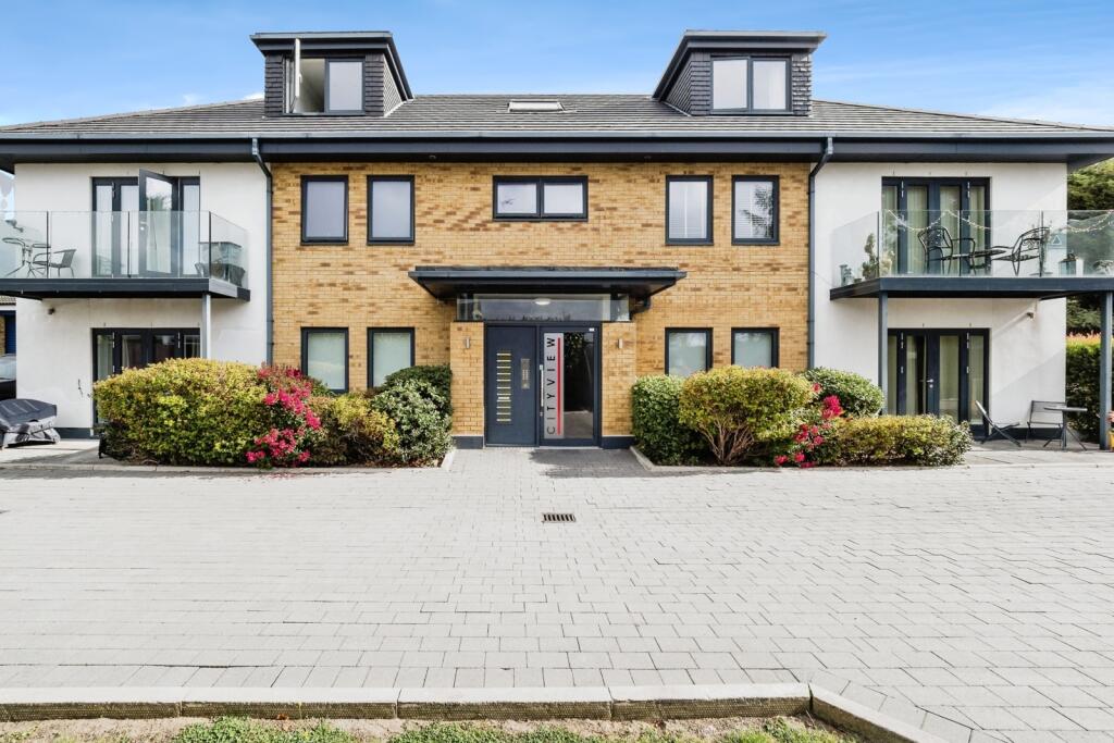 Main image of property: Lowe Close, Chigwell, IG7