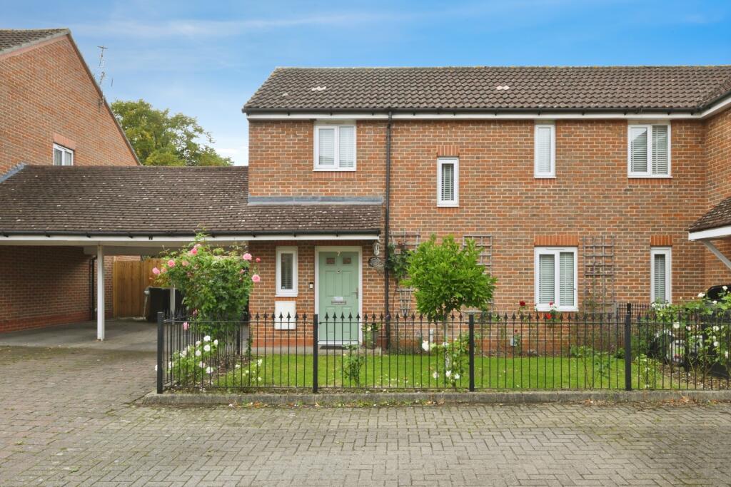 Main image of property: Eversley Close, Loughton, Essex, IG10