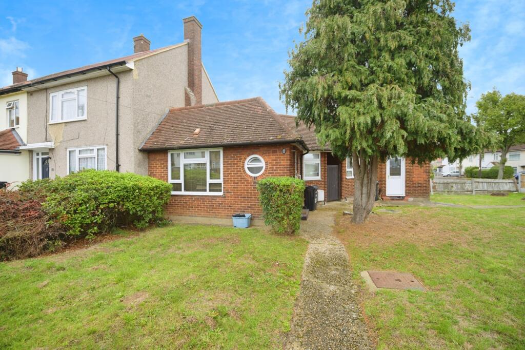 Main image of property: Pollard Close, Chigwell, Essex, IG7