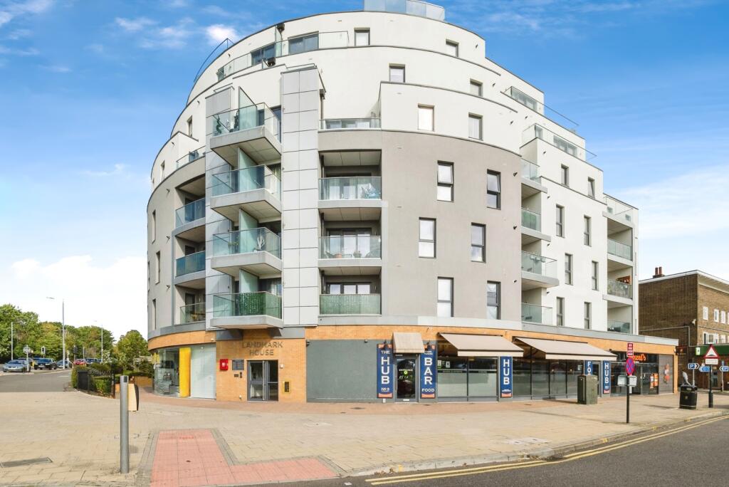 Main image of property: The Broadway, LOUGHTON, Essex, IG10