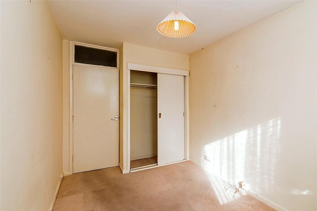 2 bedroom flat for sale in Cross Keys, Lichfield, WS13