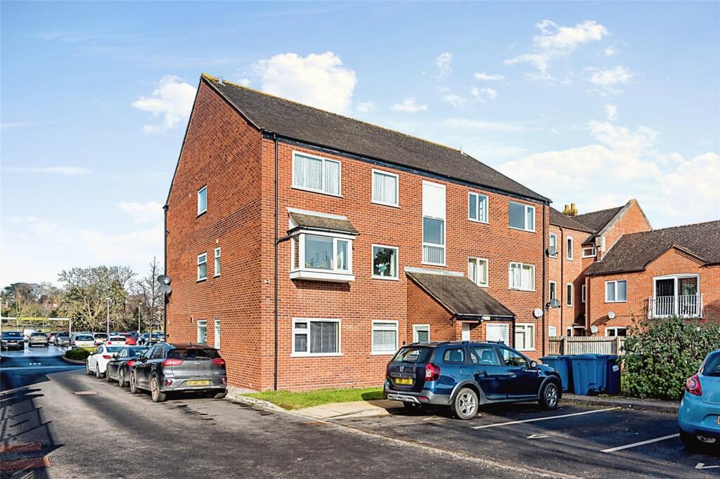 2 bedroom flat for sale in Cross Keys, Lichfield, WS13