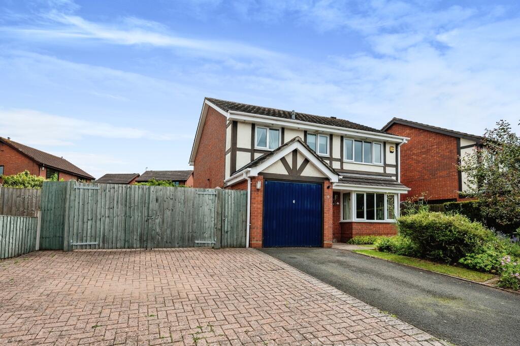 4 bedroom detached house for sale in Stokesay Close, Kidderminster, DY10