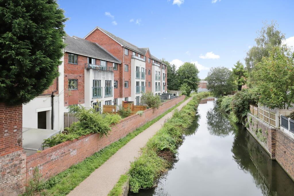 2 bedroom flat for sale in Castle Road, Kidderminster, DY11