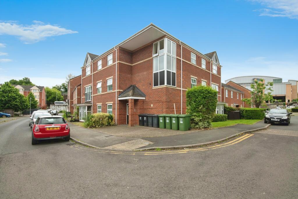 2 bedroom flat for sale in Gloucester Close, Redditch, Worcestershire, B97