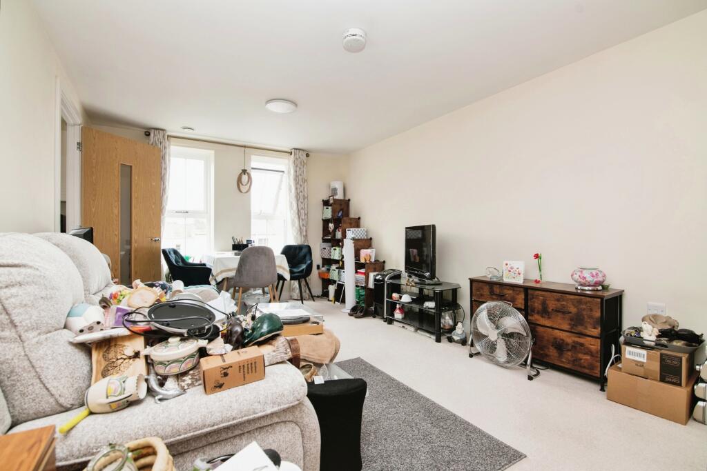 Additional property image - Clive Road, Redditch, Worcestershire, B97