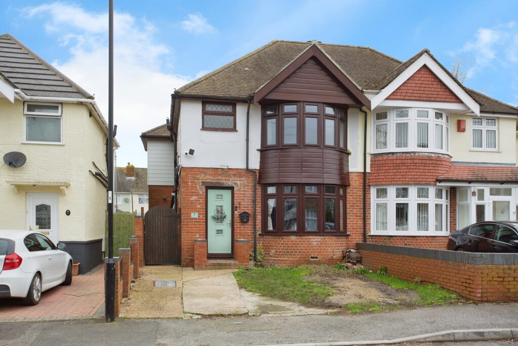 3 bedroom semi-detached house for sale in Mowbray Road, Southampton, Hampshire, SO19