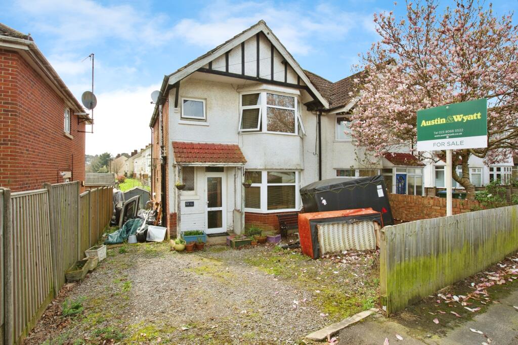 3 bedroom semi-detached house for sale in Avon Road, Southampton, Hampshire, SO18