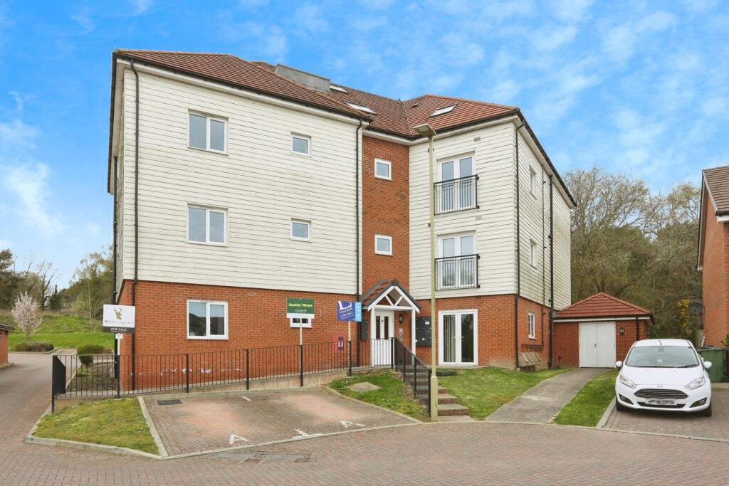Main image of property: Hellyar Rise, Hedge End, Southampton, Hampshire, SO30