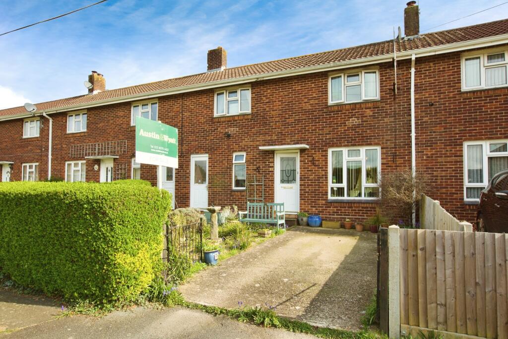 2 bedroom terraced house for sale in Hillyfields, Nursling, Southampton, Hampshire, SO16