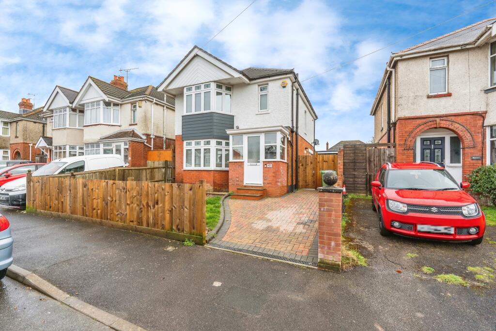 3 bedroom detached house for sale in Meadowmead Avenue, Southampton, Hampshire, SO15