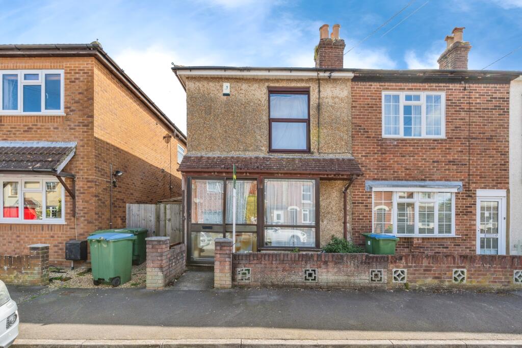 2 bedroom terraced house for sale in Queenstown Road, Southampton, Hampshire, SO15