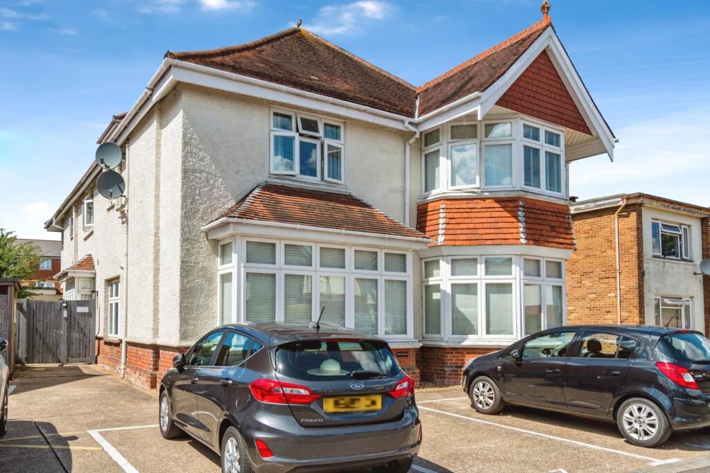 Main image of property: Newlands Avenue, SOUTHAMPTON, Hampshire, SO15