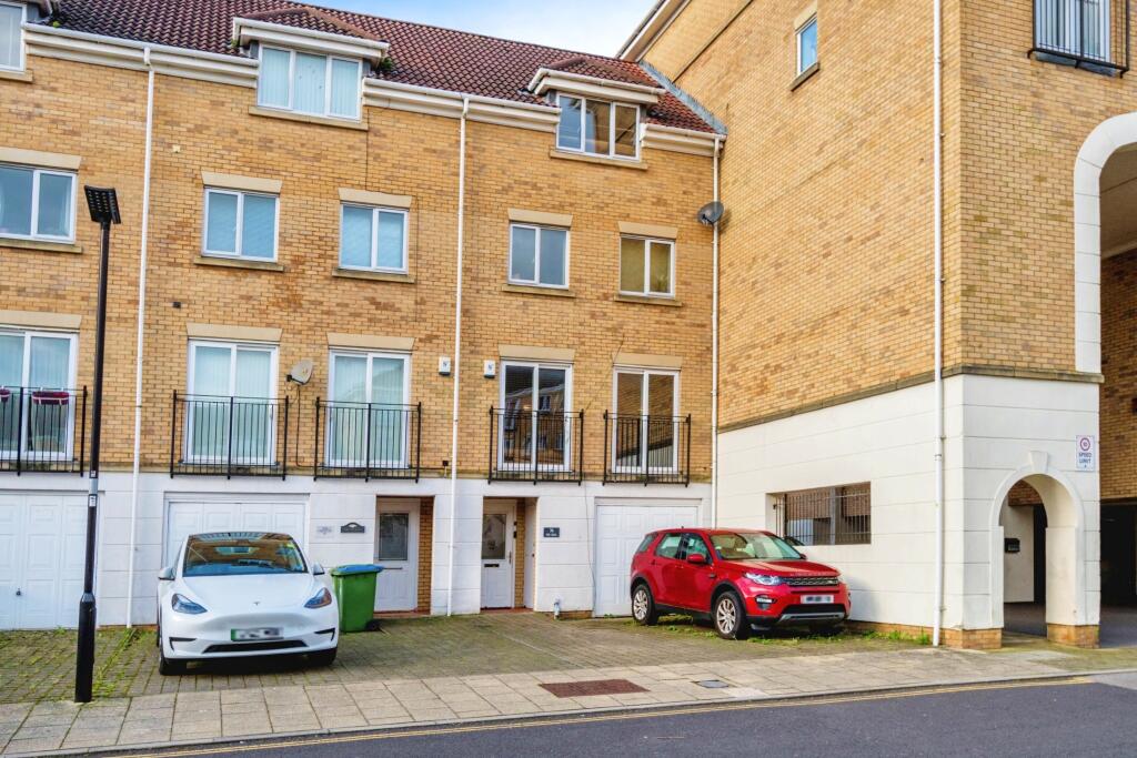 Main image of property: The Dell, Southampton, Hampshire, SO15