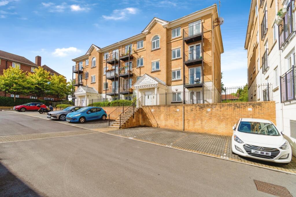 Main image of property: The Dell, Southampton, Hampshire, SO15