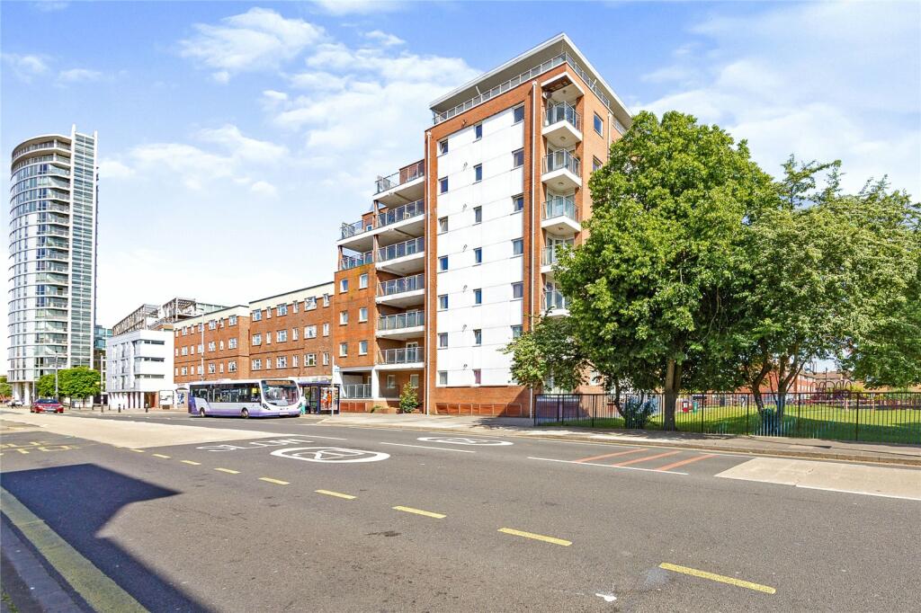 1 bedroom flat for sale in Queen Street, Portsmouth, PO1