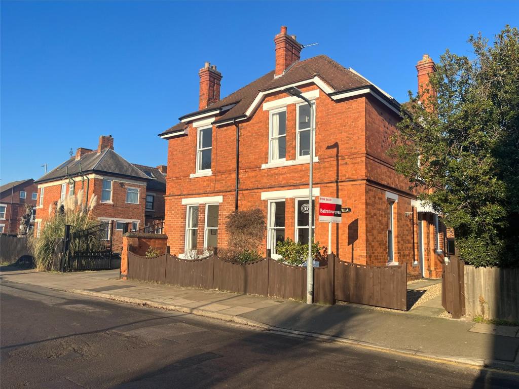 4 bedroom detached house for sale in Dovecote Lane, Beeston, Nottingham