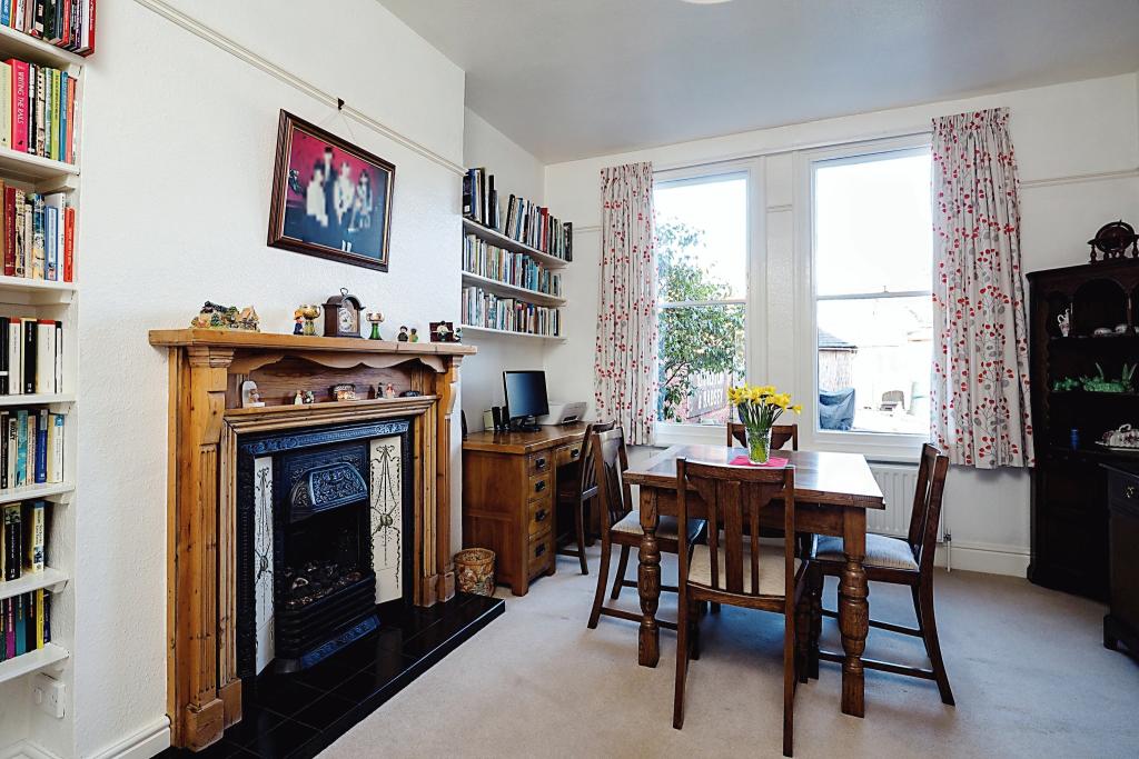 4 bedroom detached house for sale in Dovecote Lane, Beeston, Nottingham